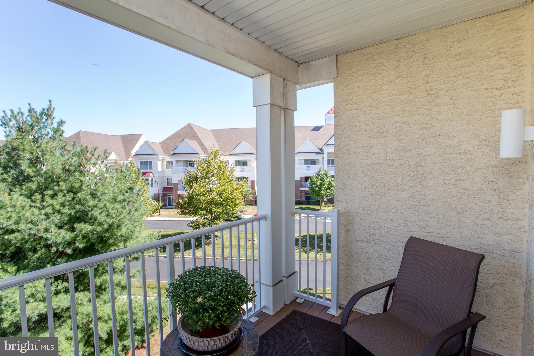 MERIDIAN VALLEY SQ - Residential