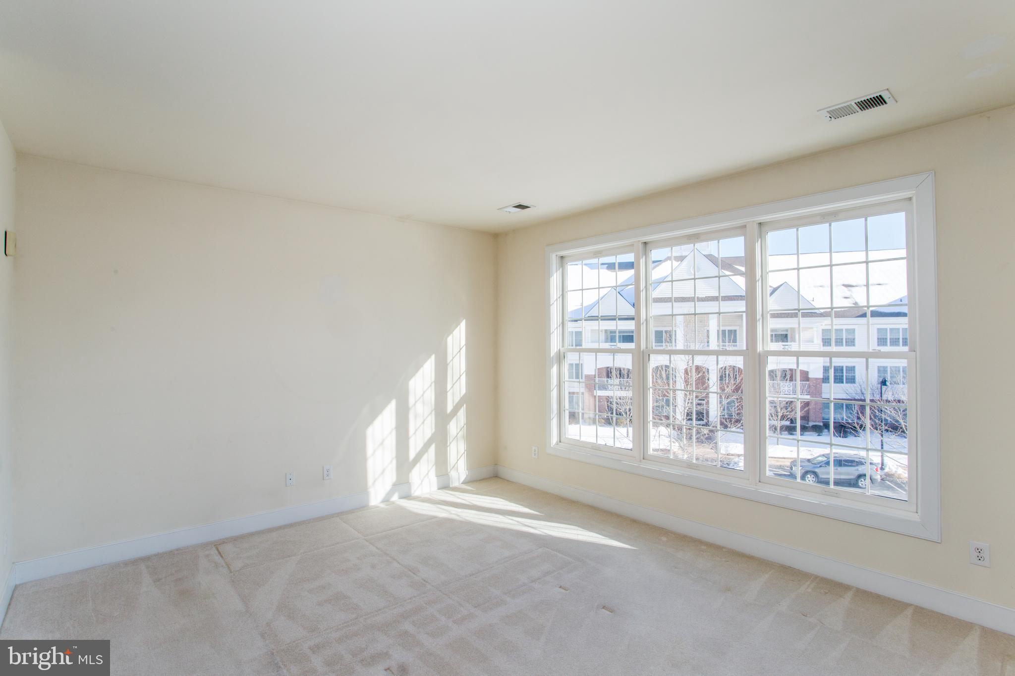 MERIDIAN VALLEY SQ - Residential