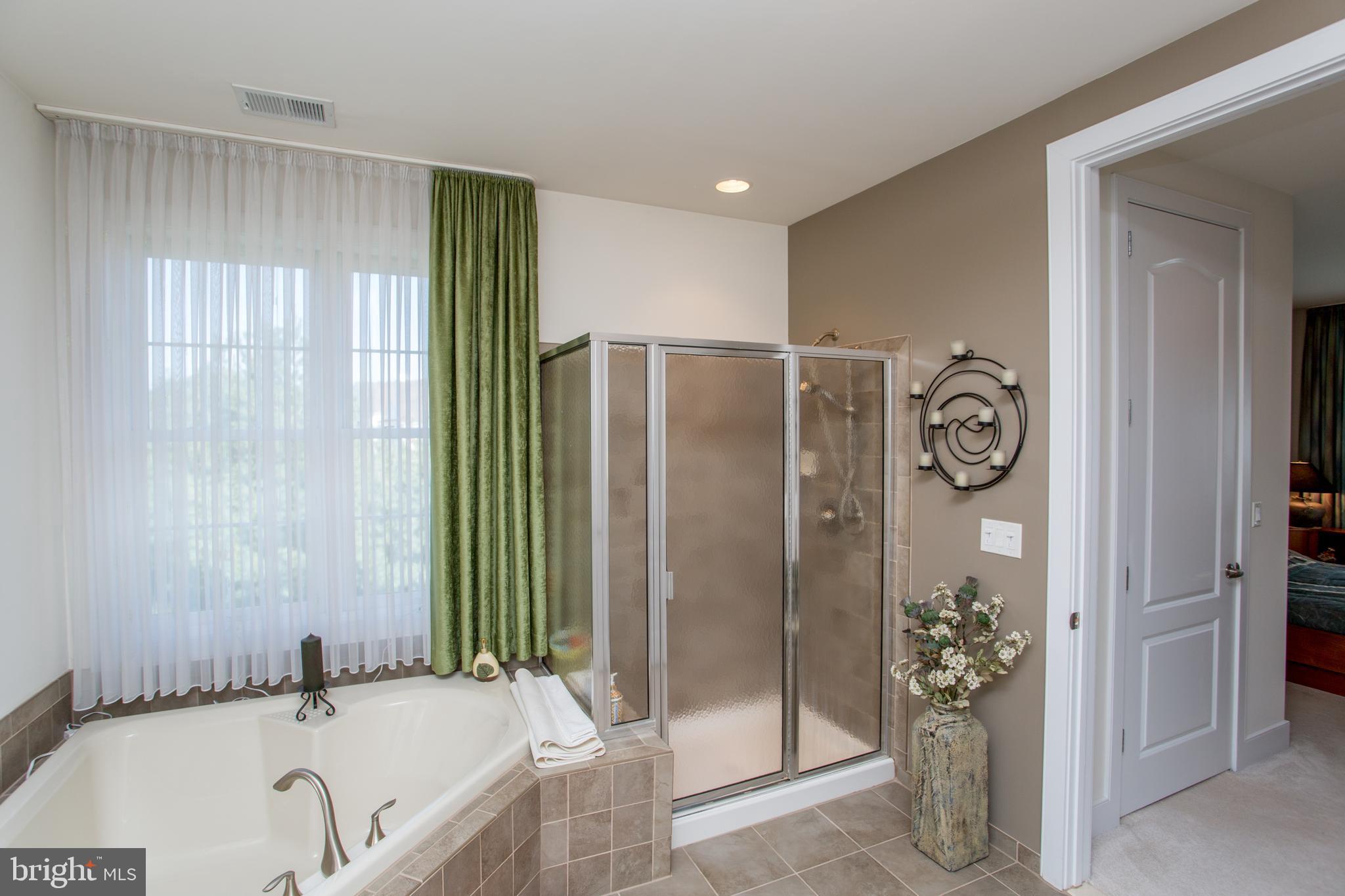 MERIDIAN VALLEY SQ - Residential