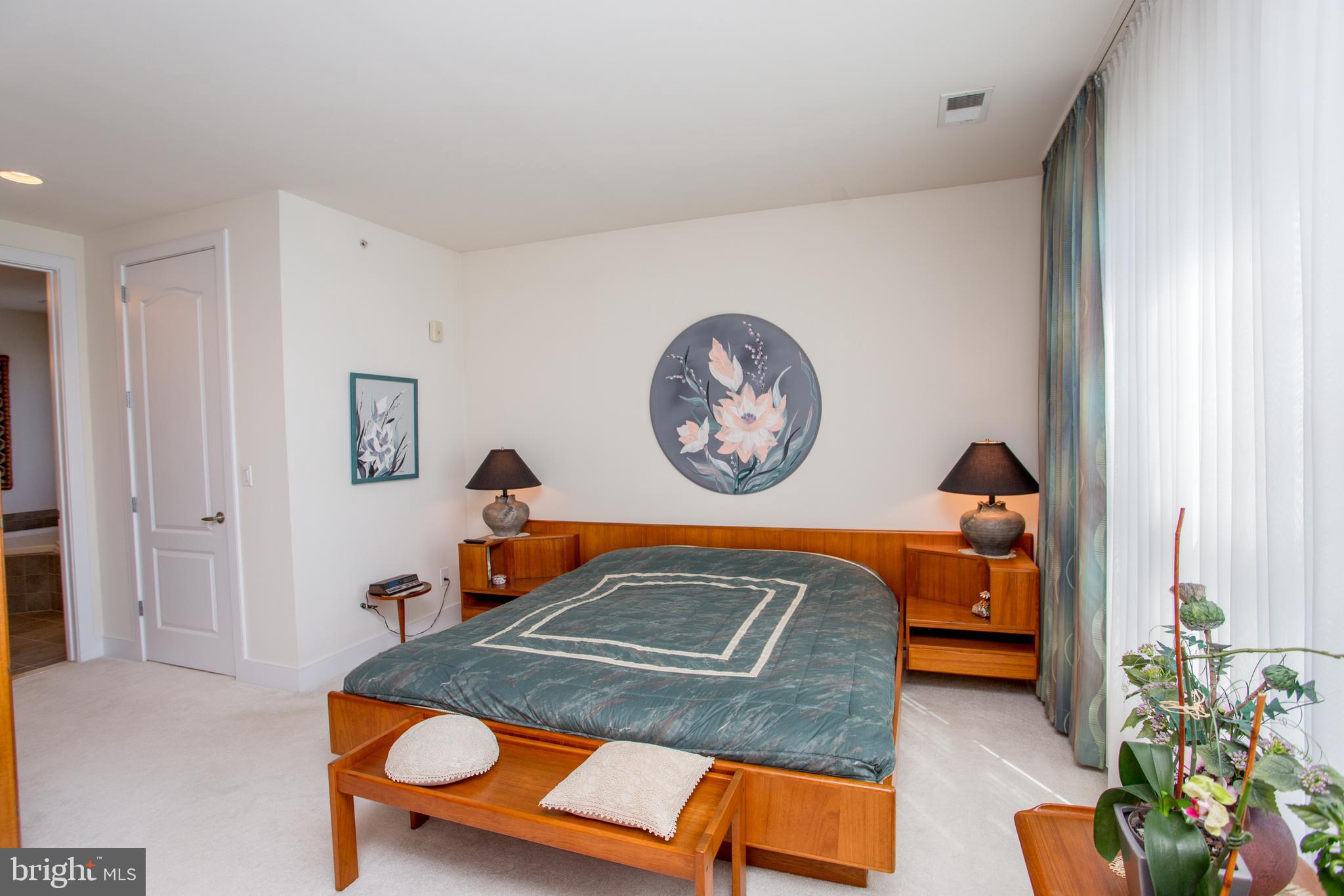 MERIDIAN VALLEY SQ - Residential