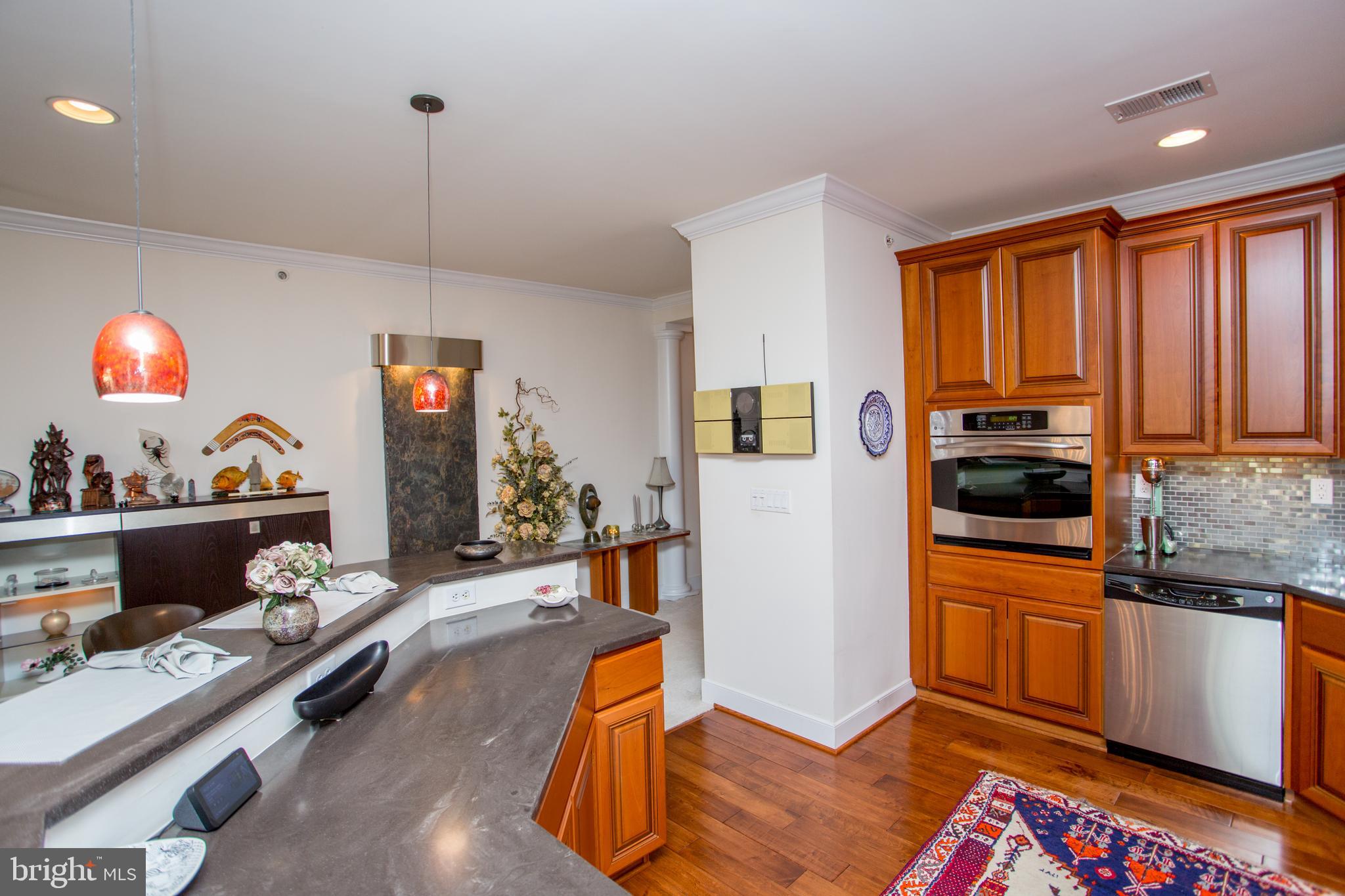 MERIDIAN VALLEY SQ - Residential