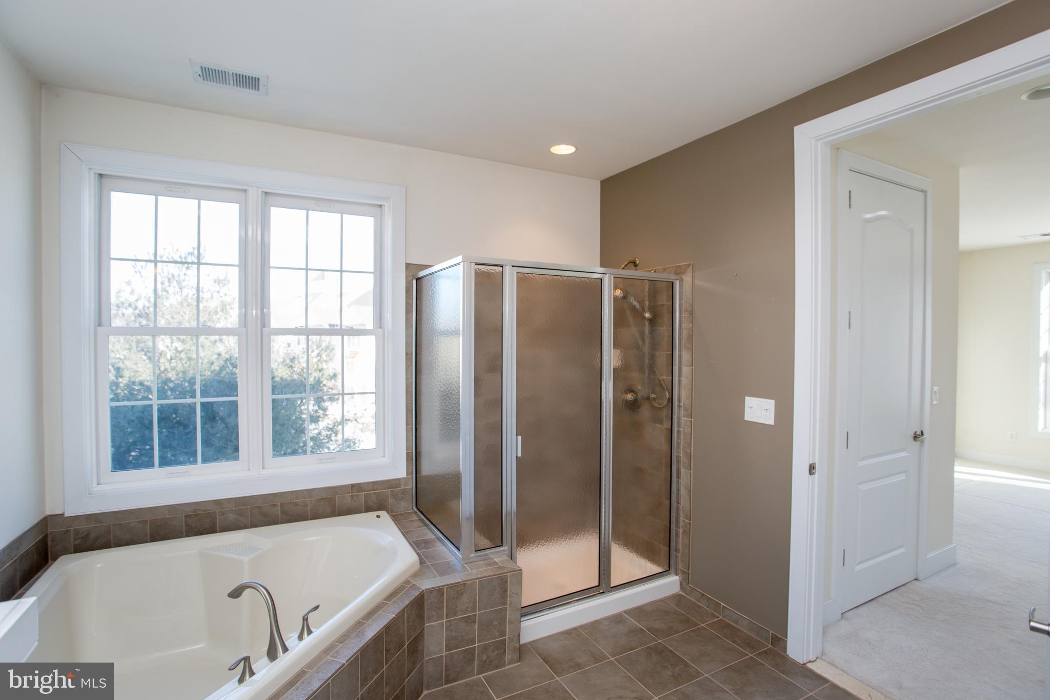 MERIDIAN VALLEY SQ - Residential