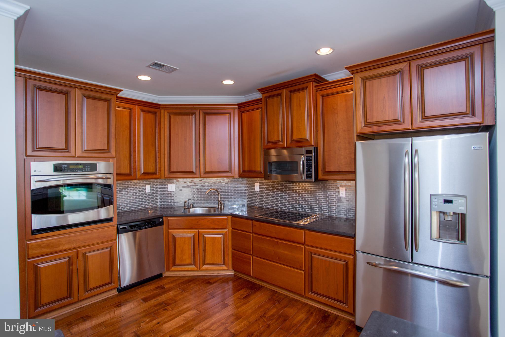 MERIDIAN VALLEY SQ - Residential