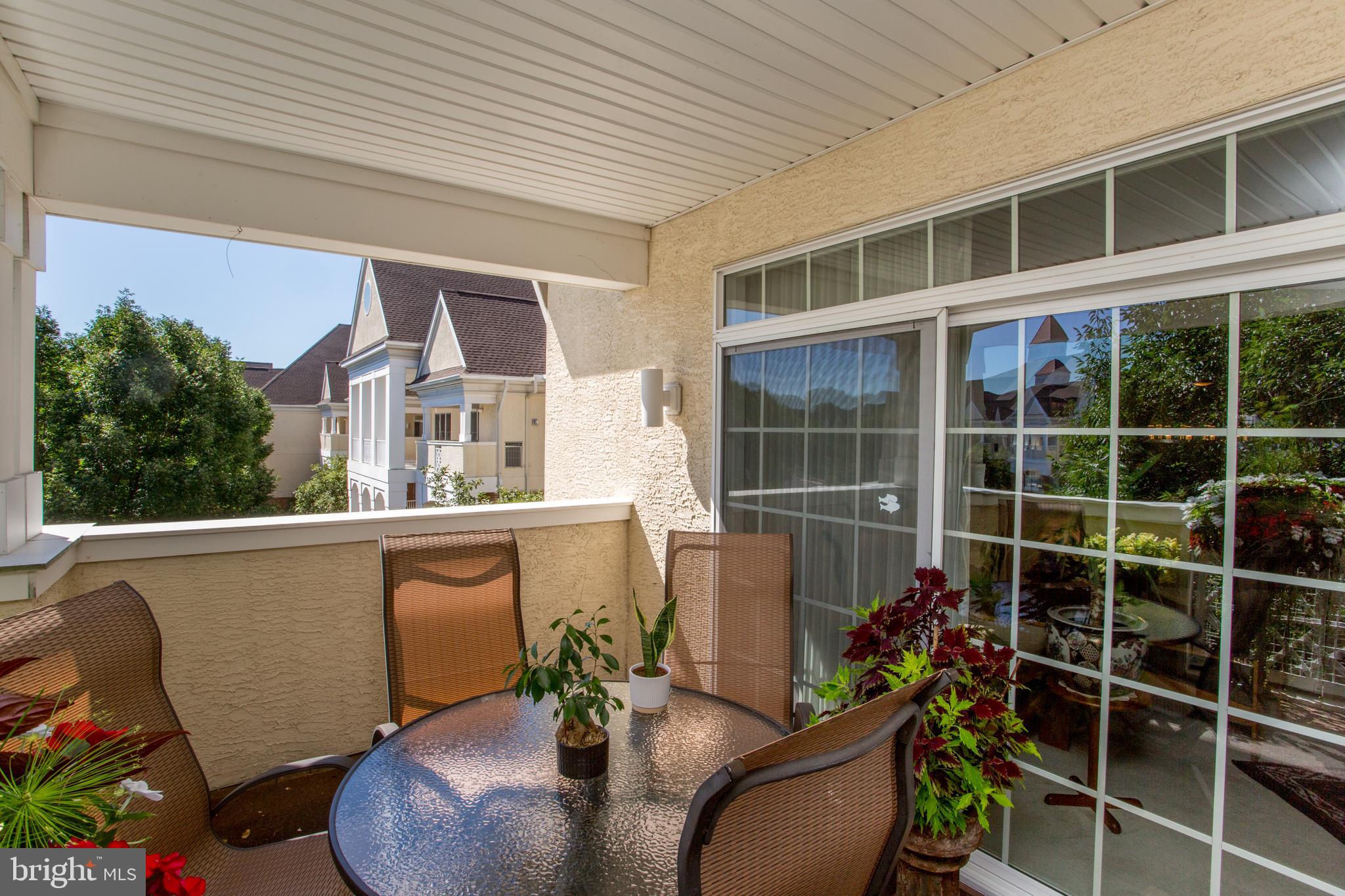 MERIDIAN VALLEY SQ - Residential