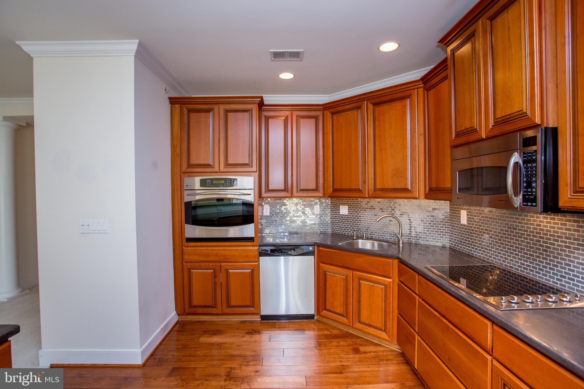 MERIDIAN VALLEY SQ - Residential