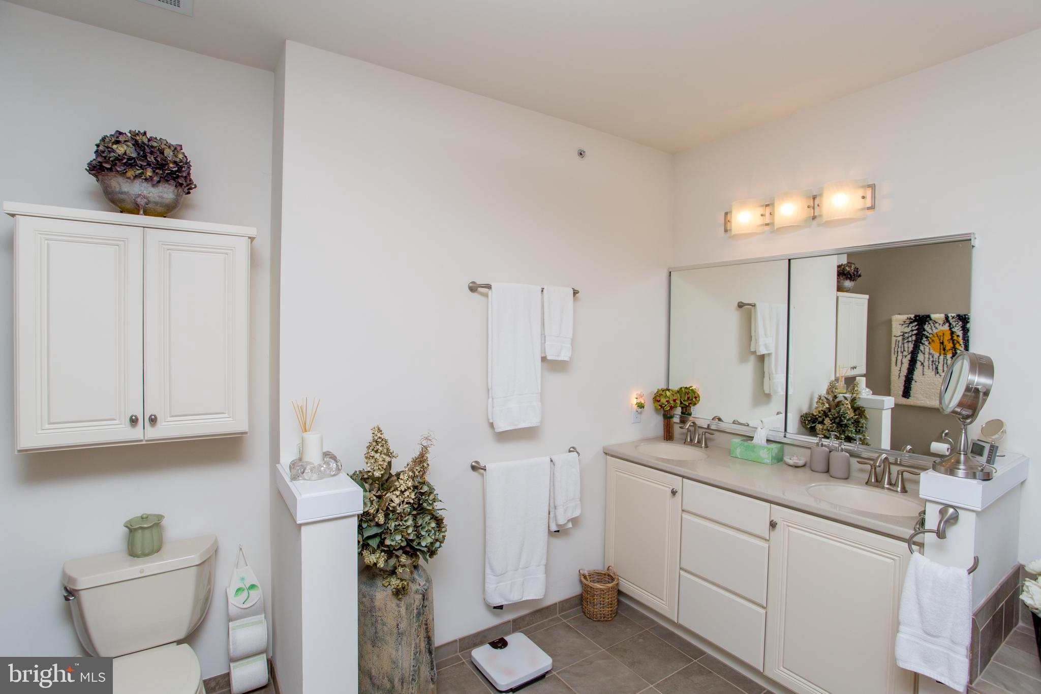 MERIDIAN VALLEY SQ - Residential