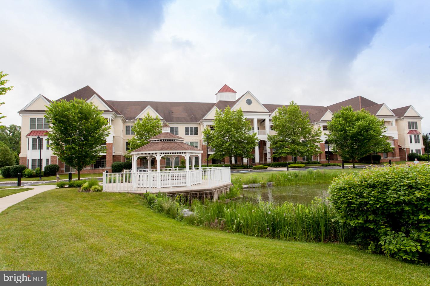 MERIDIAN VALLEY SQ - Residential