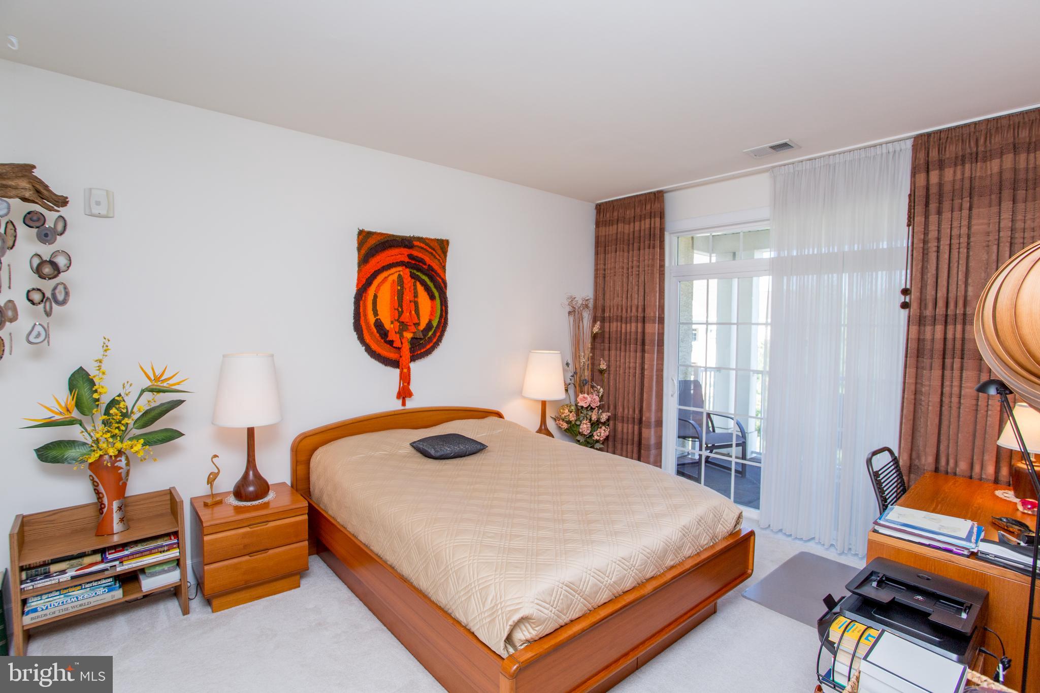 MERIDIAN VALLEY SQ - Residential