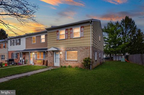 Townhouse For Sale - 13 N Linda Court<br/> Bucks County, RICHLANDTOWN, PA 18955