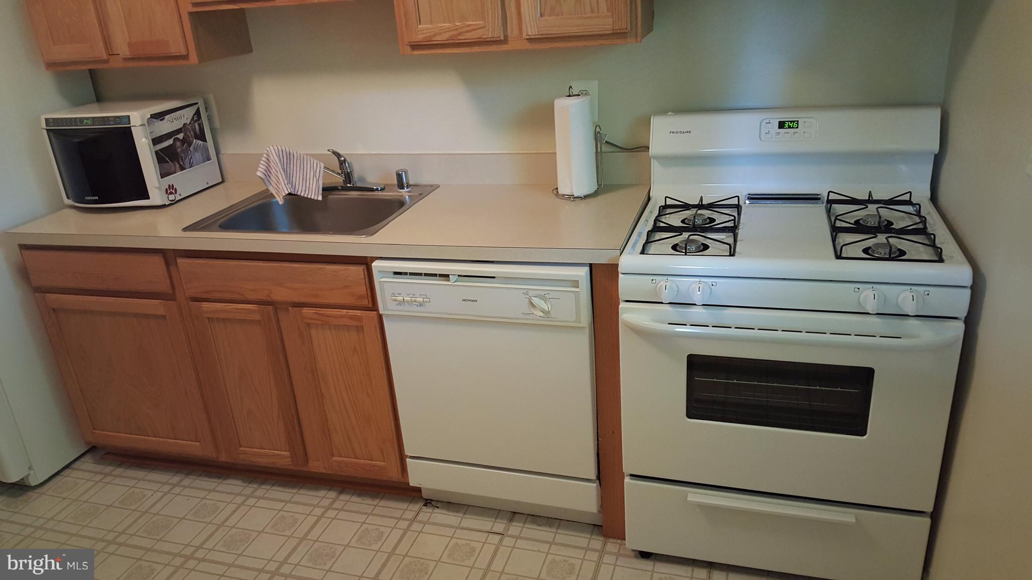 BAY HILLS - Residential Lease