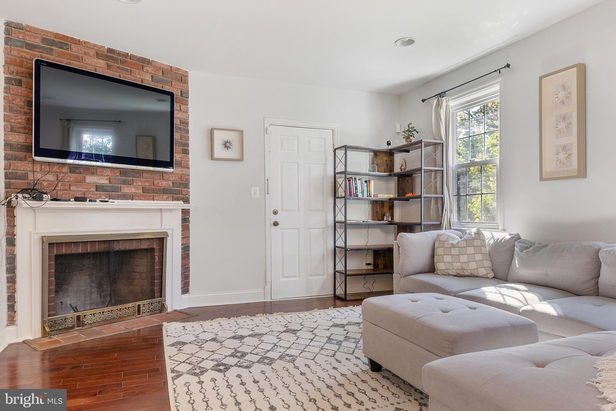 TEN HILLS - Residential