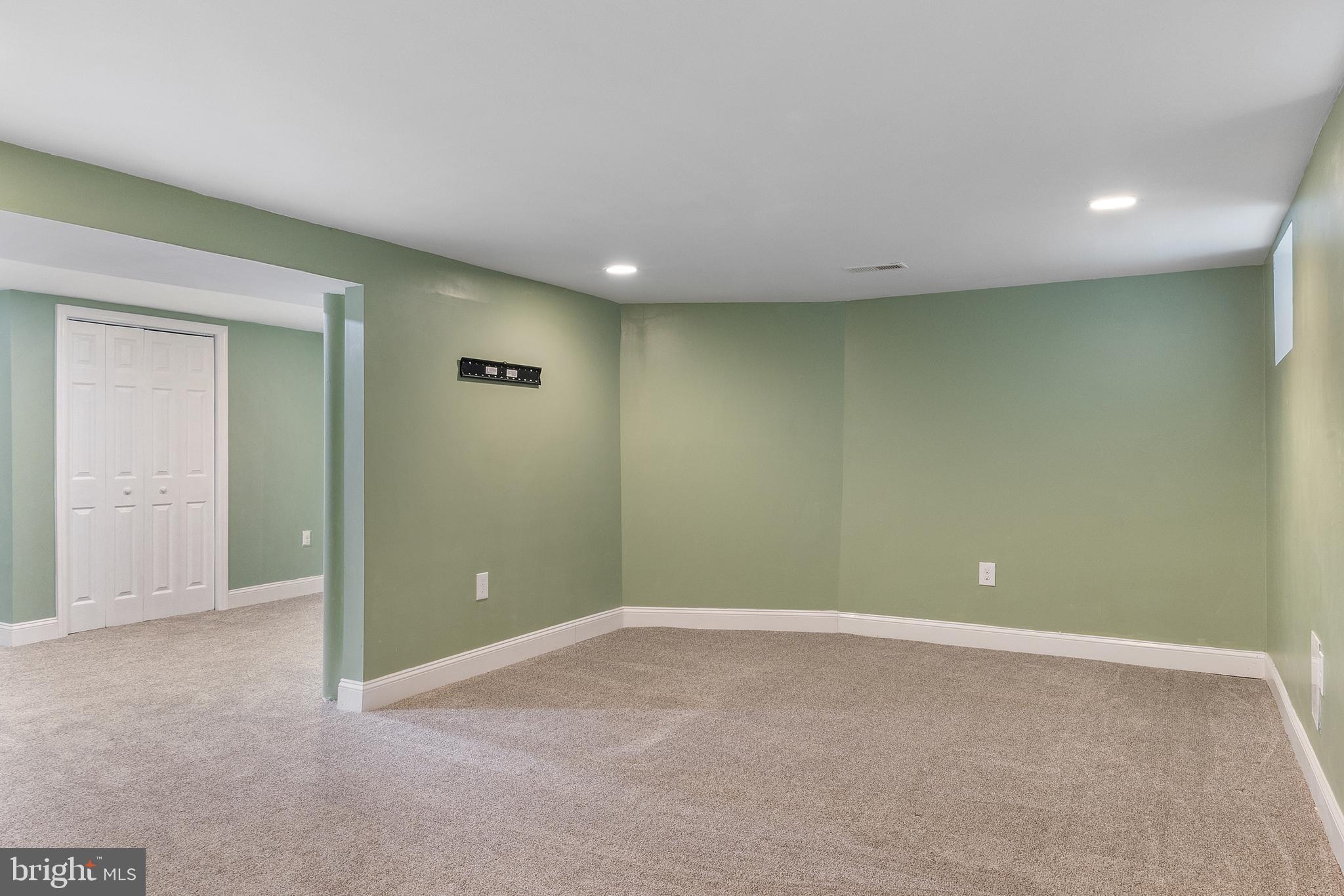 TEN HILLS - Residential