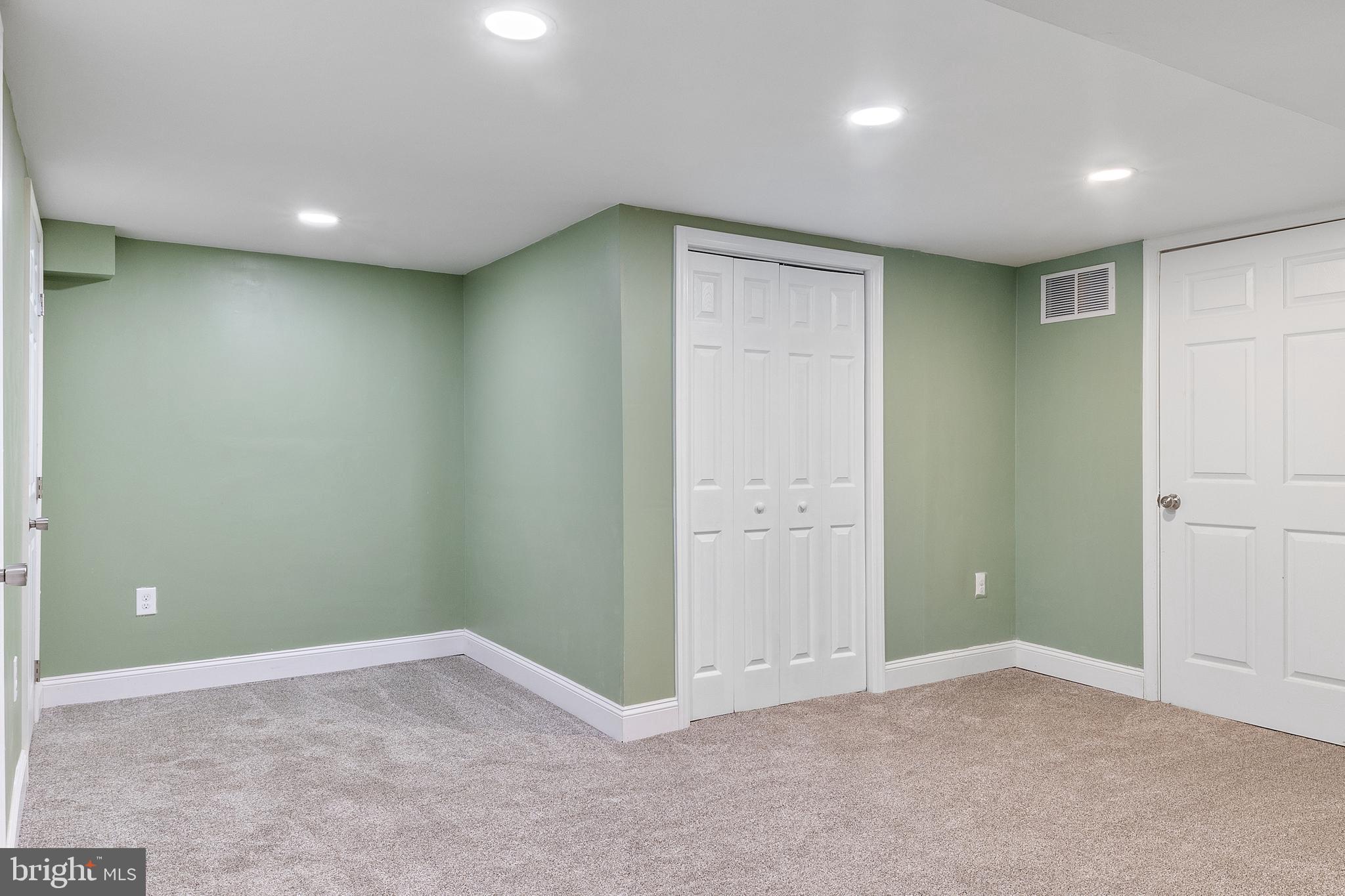 TEN HILLS - Residential