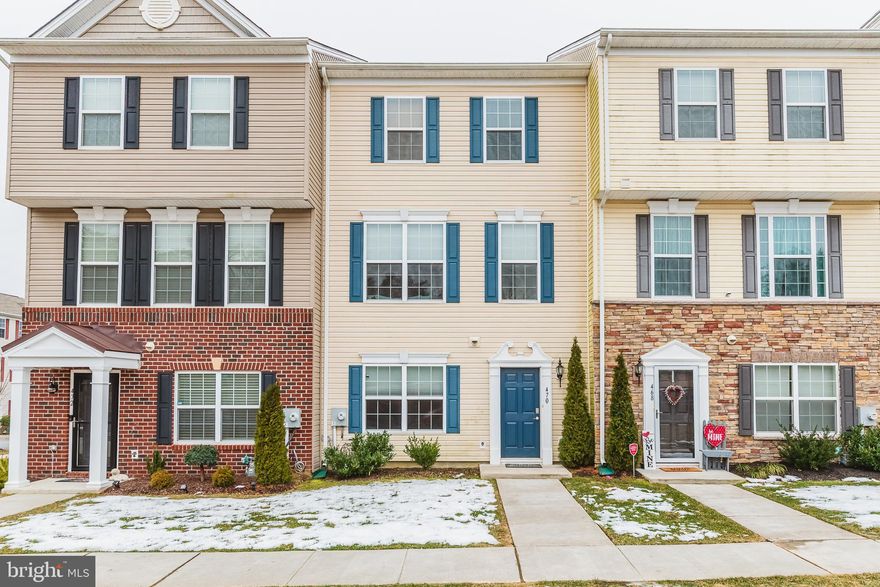 BEAUTIFUL  4 BEDROOM, 2.5 BATH 3-LEVEL TOWNHOME--ENTRY LEVEL BEDROOM--SPACIOUS LIVING ROOM WITH NATURAL LIGHTING--UPDATED EAT-IN  KITCHEN FEATURES HUGE ISLAND, BREAKFAST BAR, 42" CABINETS AND SLIDER LEADING TO DECK--LARGE MASTER SUITE WITH SITTING AREA, WALK-IN CLOSET AND LUXURY BATH W/SOAKING TUB--UPPER LEVEL LAUNDRY ROOM--VAULTED CEILINGS--9' CEILINGS--REAR LOADING 2 CAR GARAGE AND SO MUCH MORE!