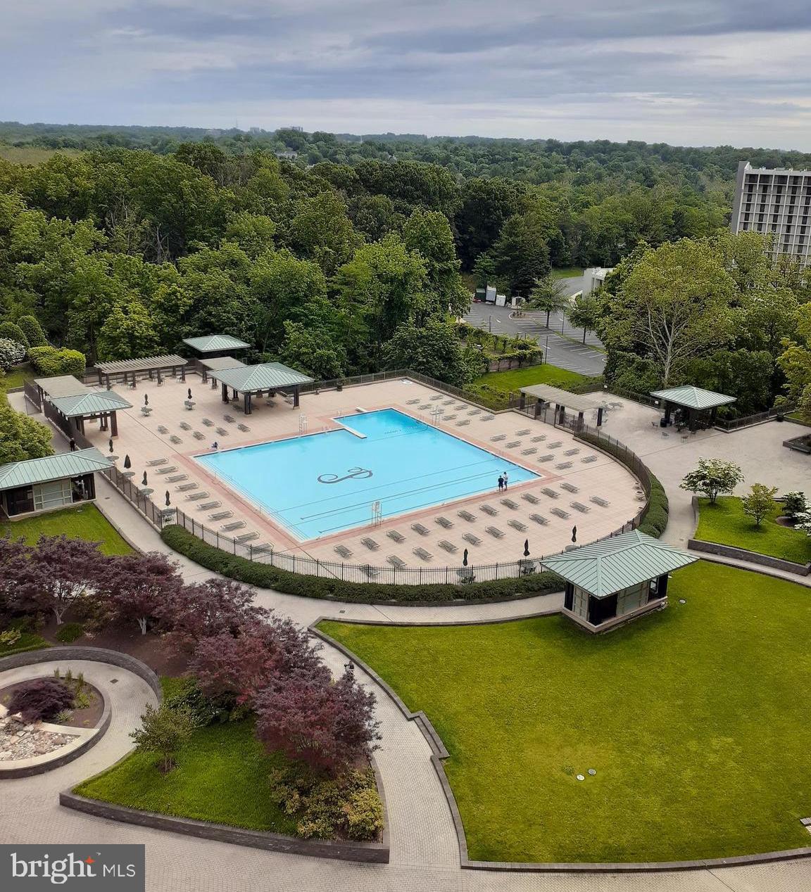 PROMENADE TOWERS - Residential Lease