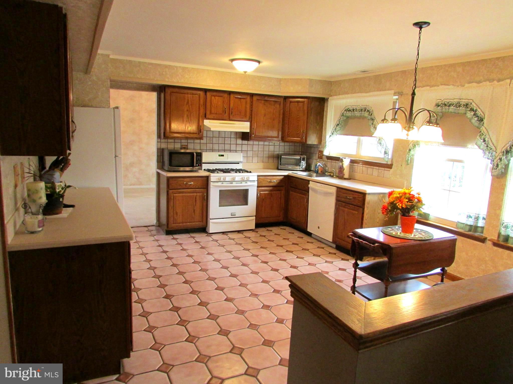 VILLAGE GREENE - Residential