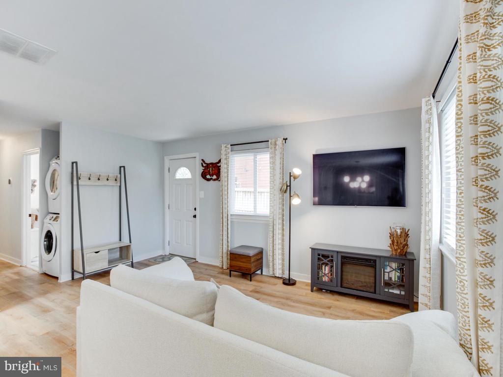 CARROLLTON MANOR - Residential