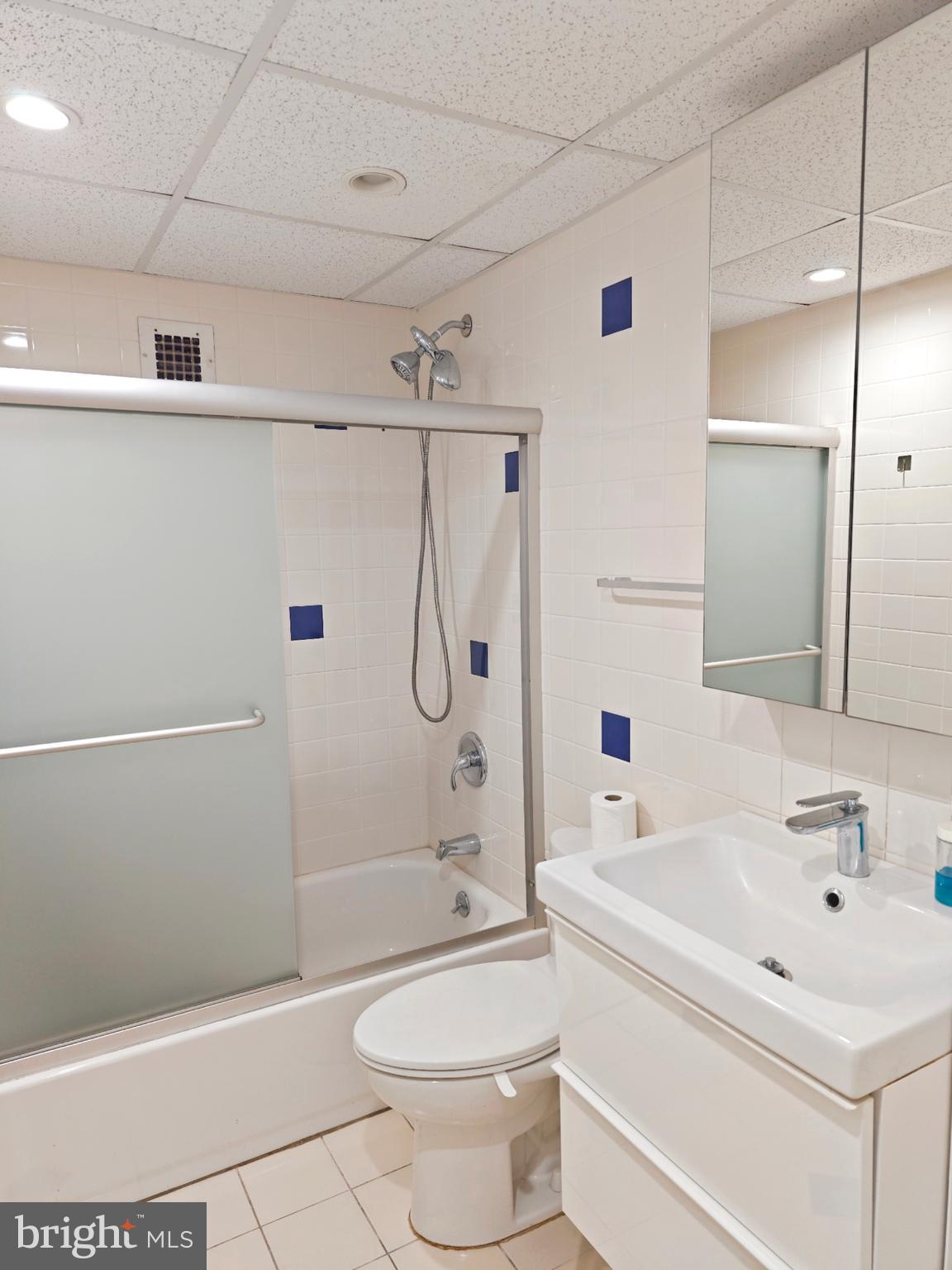 GREEN HILL - Residential Lease