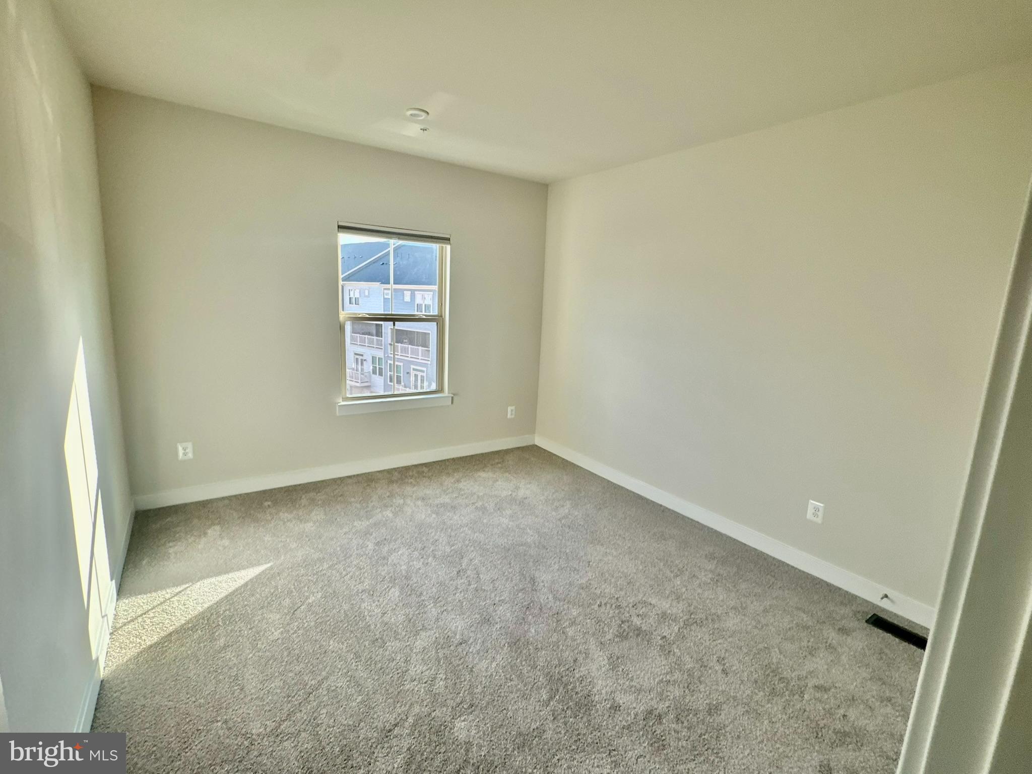 ARCOLA TOWN CENTER - Residential