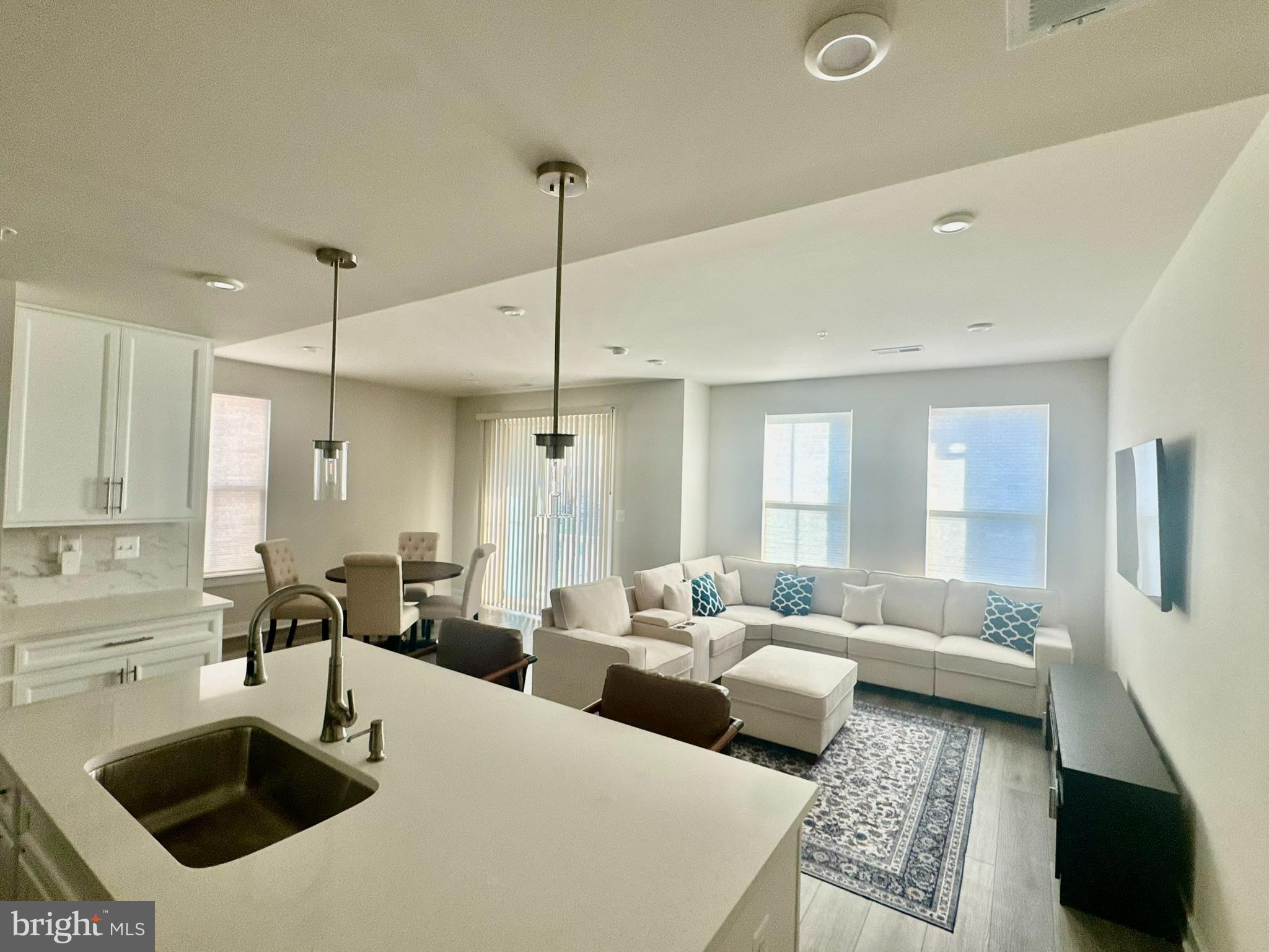 ARCOLA TOWN CENTER - Residential