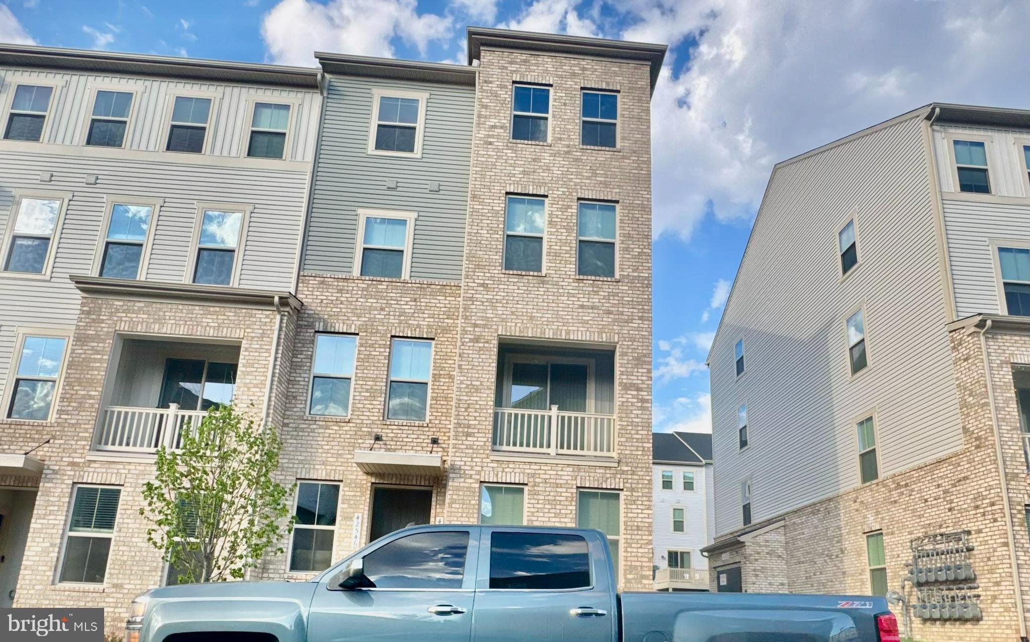 ARCOLA TOWN CENTER - Residential