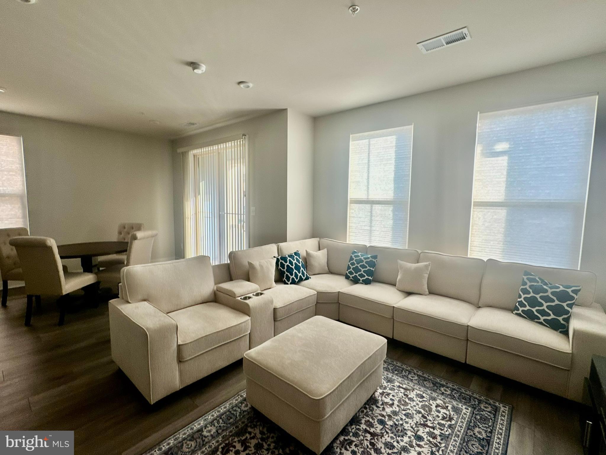 ARCOLA TOWN CENTER - Residential