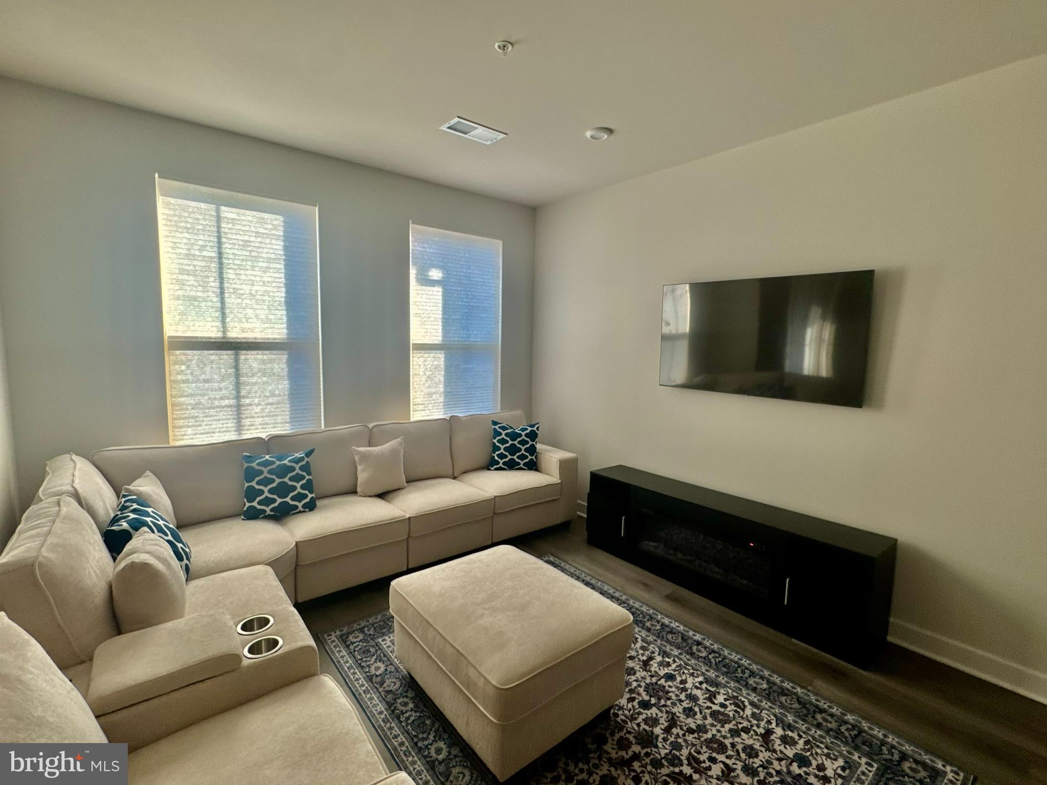 ARCOLA TOWN CENTER - Residential