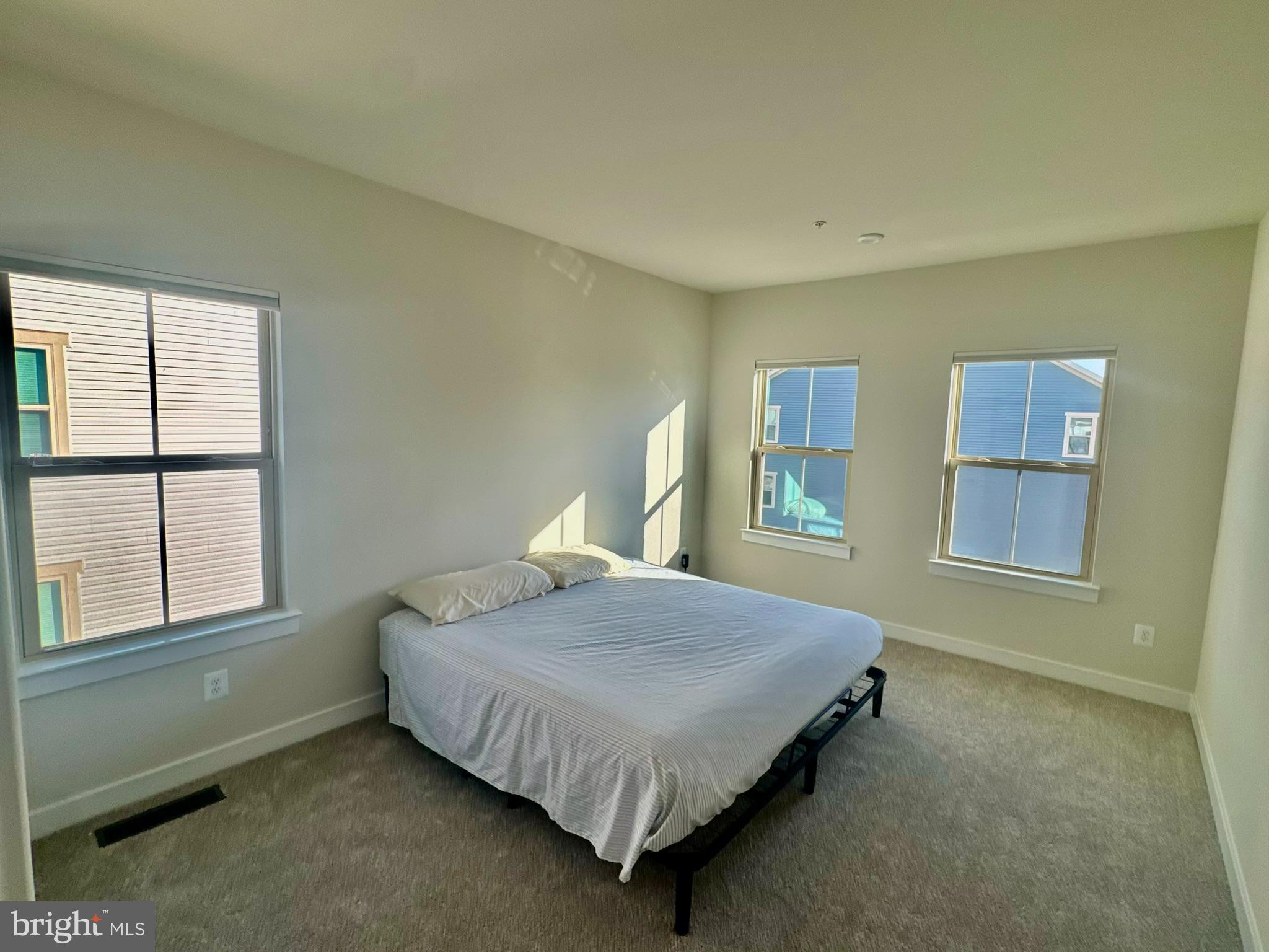 ARCOLA TOWN CENTER - Residential