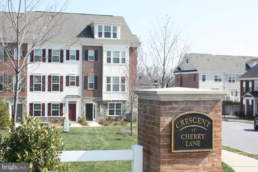 Sun-drenched Beautiful Newer Townhome in Laurel; Spacious Home with 3 BR's 3.5 BA's 4 LVL's including Fin Lwr Lvl and Upper Lvl Study Area Features Kit w/ Granite Ctrtps & Breakfast Bar, SS Appls, and Gas Cooking; Spacious Deck off Kitchen; Open Breakfast Rm/Dining Rm; W/D; 2 Mstr Suites; app fee $50/pp 18+yrs & 1st Mos Rent; qualifying GAI=40 x rent; Convenient to I-95, Rtes198, 29, and 200.