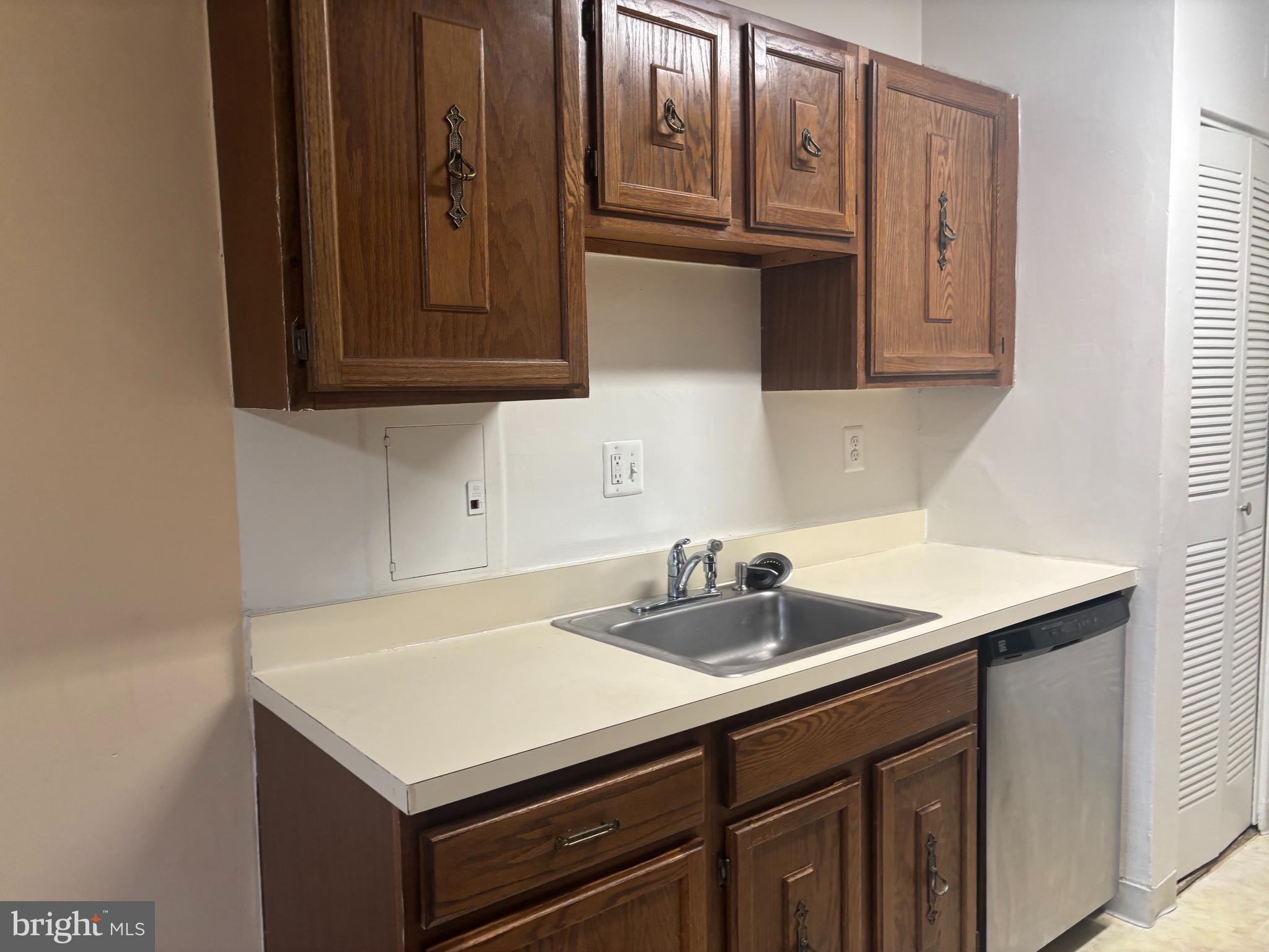 1830 COLUMBIA PIKE G10