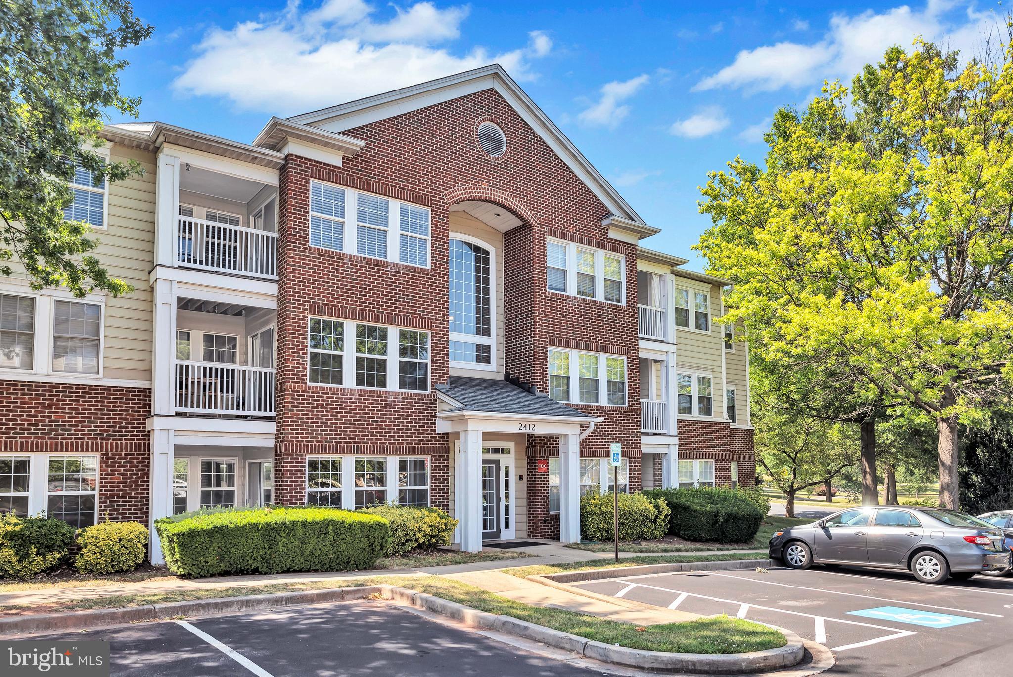 LAKETREE - Residential