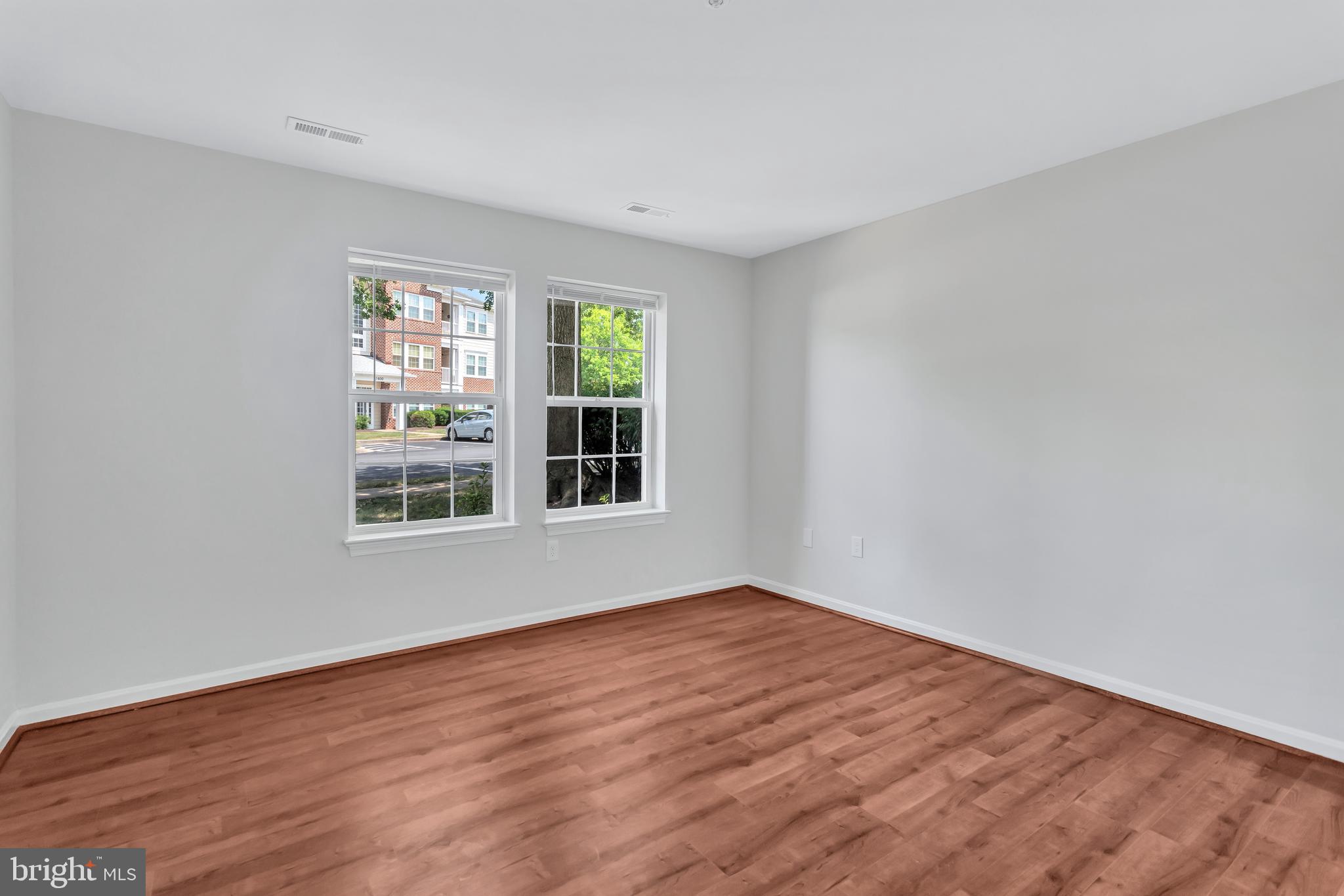 LAKETREE - Residential