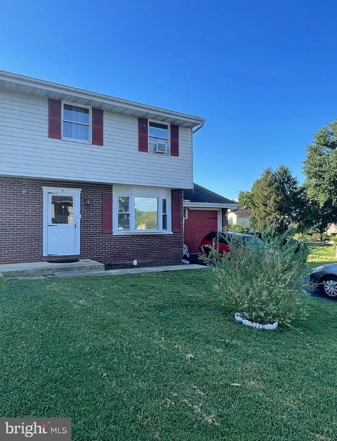 Photo of 11 Clarendon Drive, LANCASTER, PA 17603 (MLS # PALA2075468)