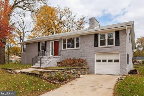 Homes For Rent - 4600 Lacy Avenue<br/> SUITLAND, MD 20746
