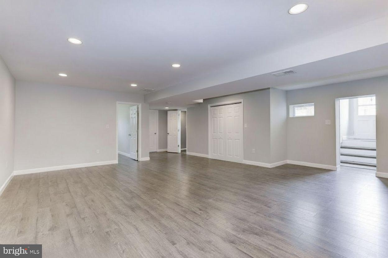 BRADBURY PARK - Residential Lease