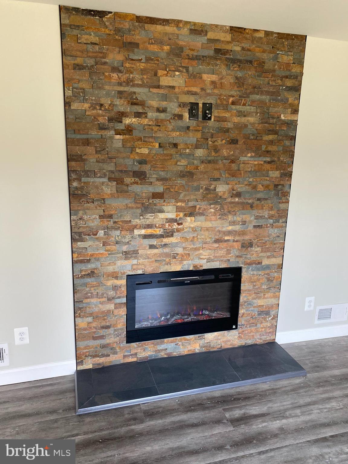 COVENTRY/CROMWELL - Residential