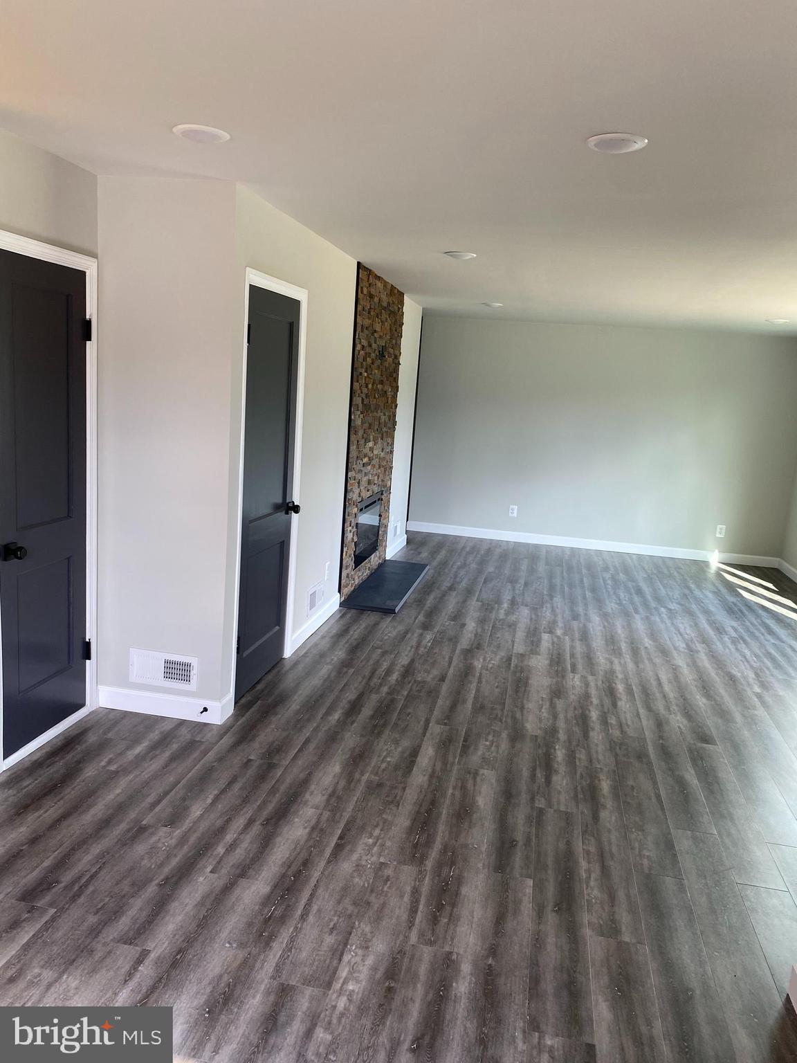 COVENTRY/CROMWELL - Residential