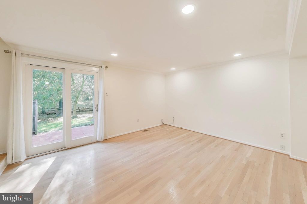 Photo of 8932 Barrowgate Court, POTOMAC, MD 20854 (MLS # MDMC2203048)