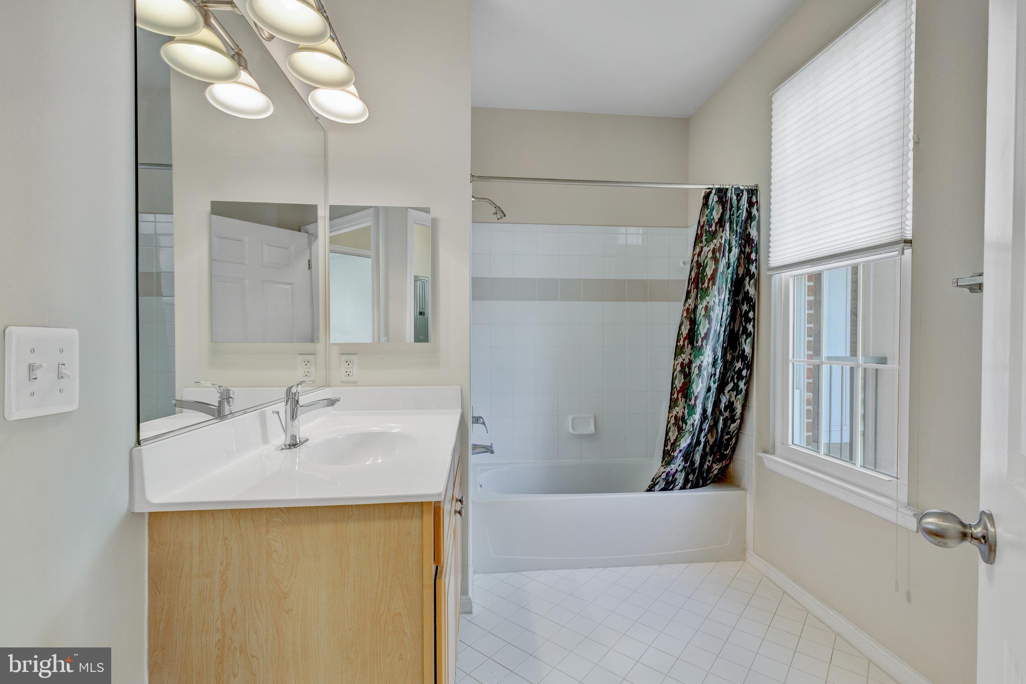 THE GROVE AT ARLINGTON - Residential Lease