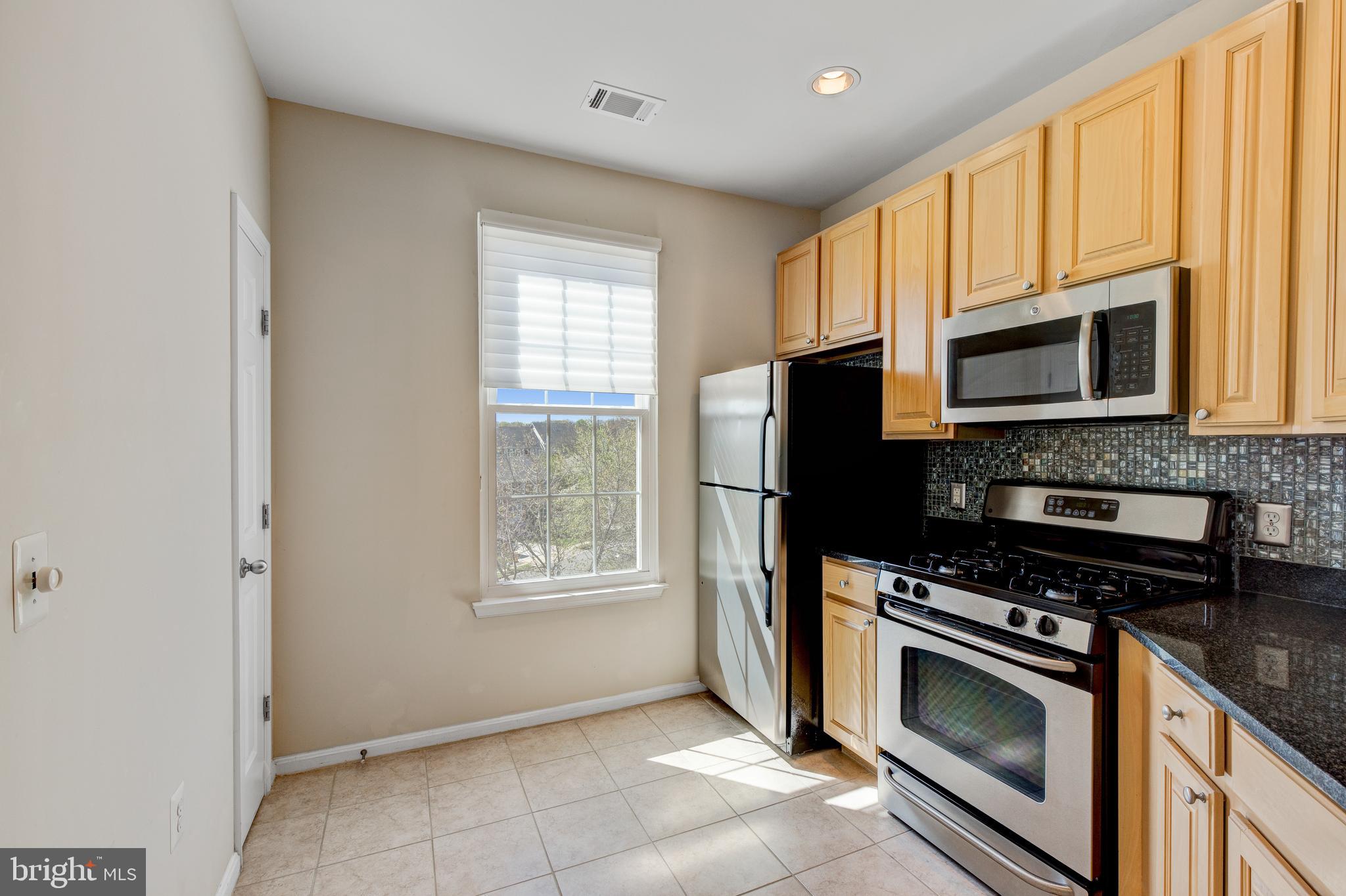 THE GROVE AT ARLINGTON - Residential Lease