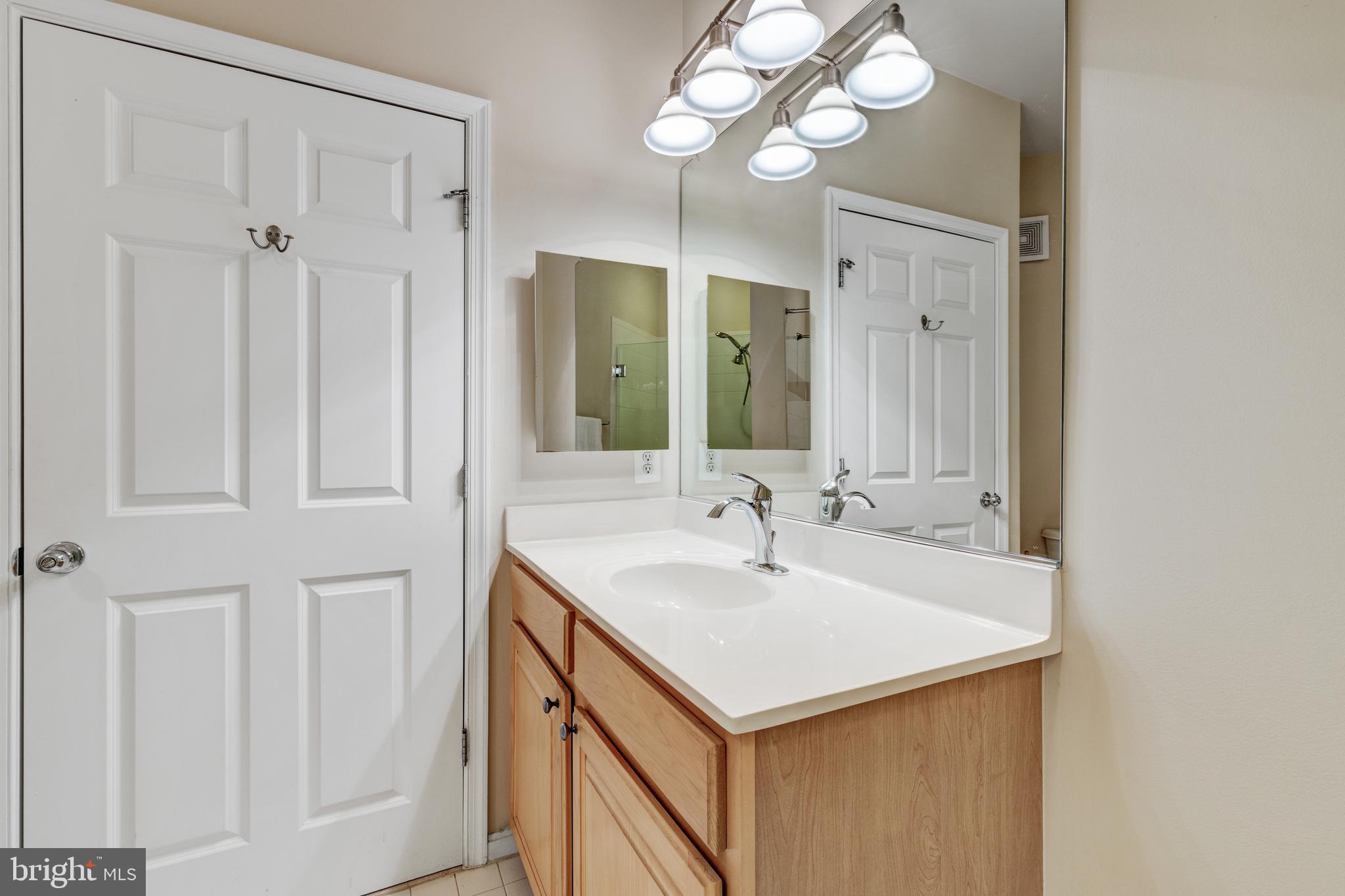 THE GROVE AT ARLINGTON - Residential Lease