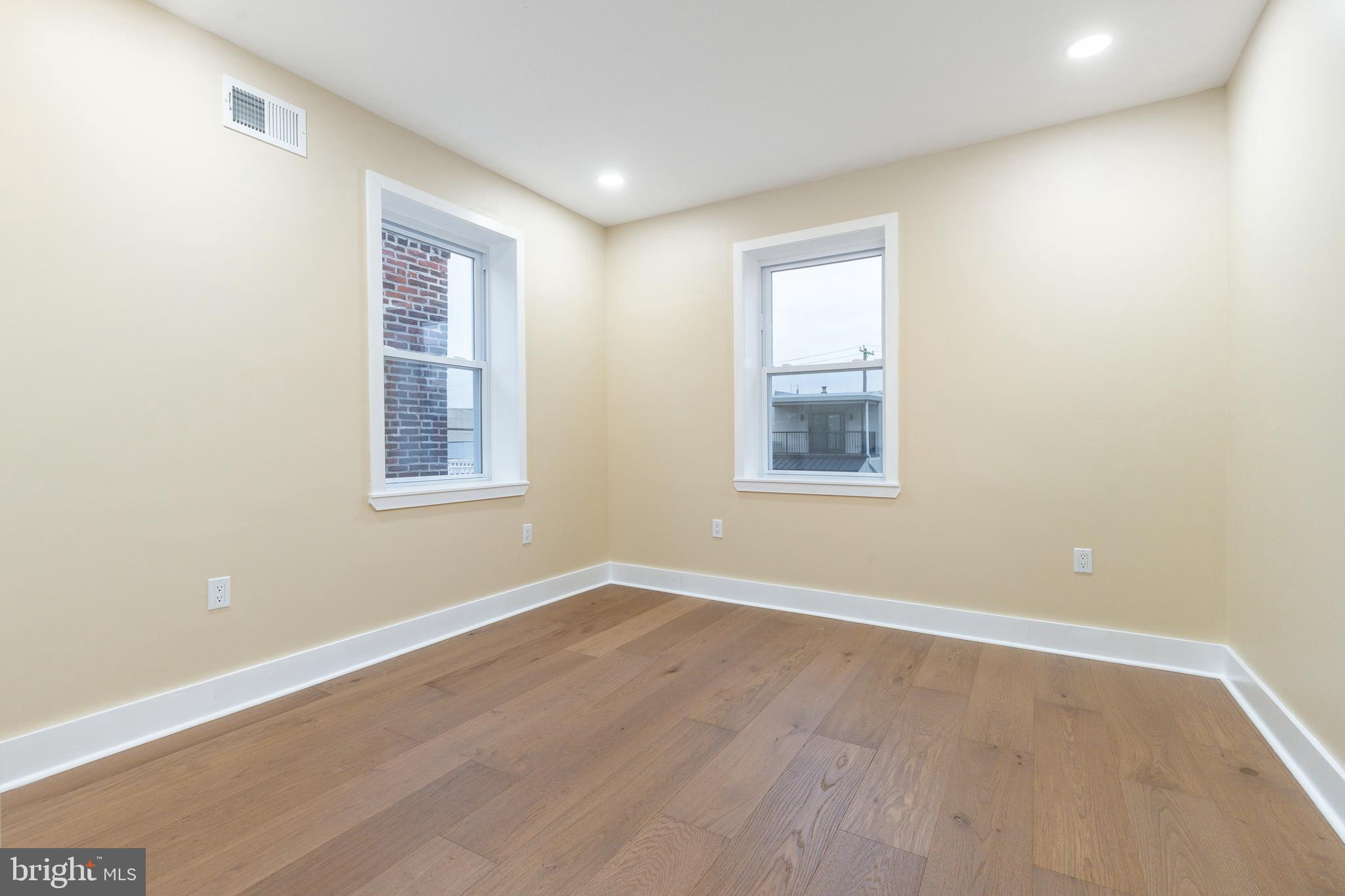 PORT RICHMOND - Residential