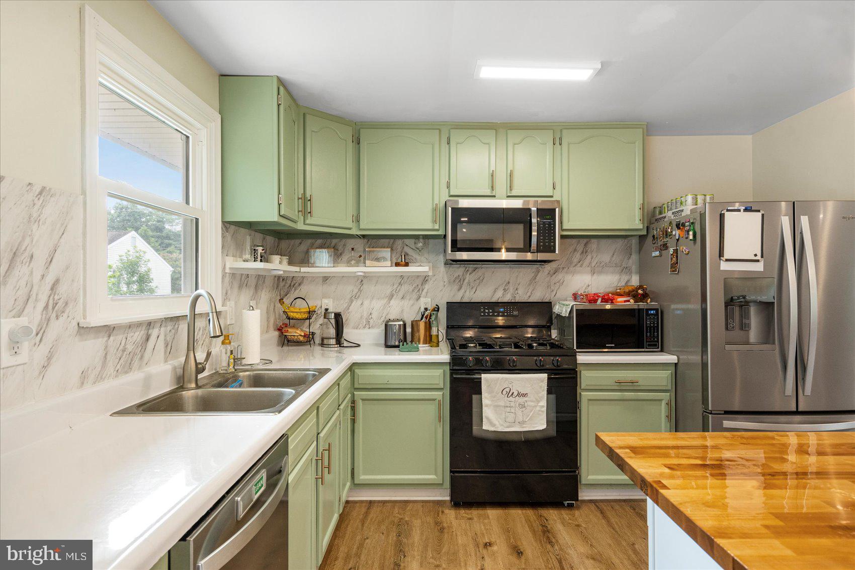 GOLDEN TREE - Residential