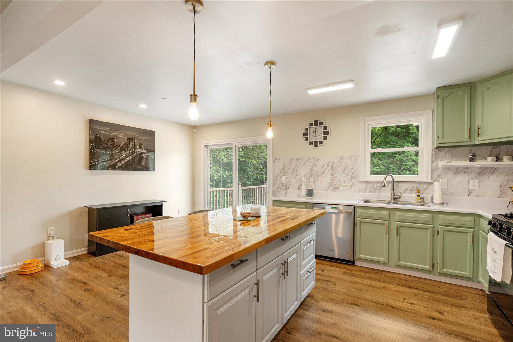 GOLDEN TREE - Residential