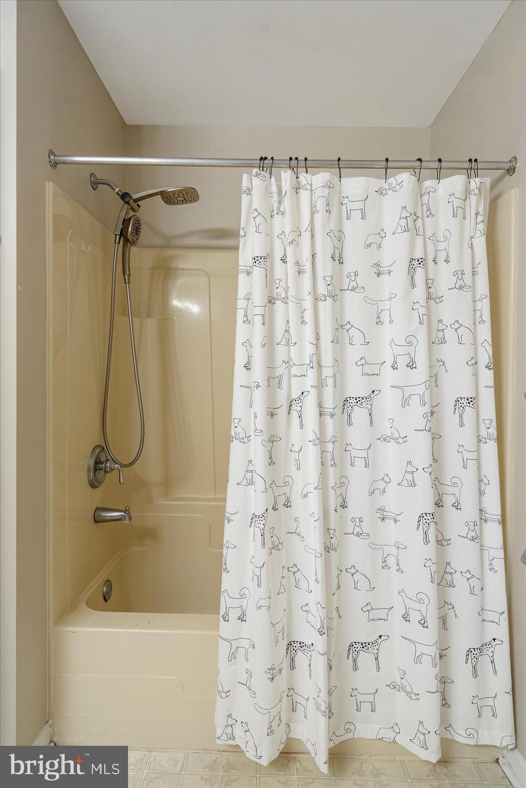 GOLDEN TREE - Residential