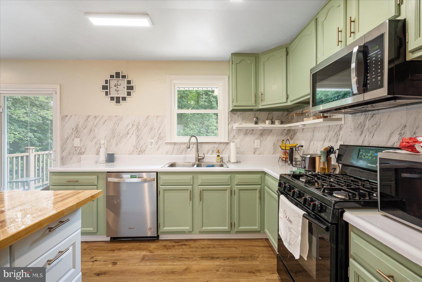 GOLDEN TREE - Residential