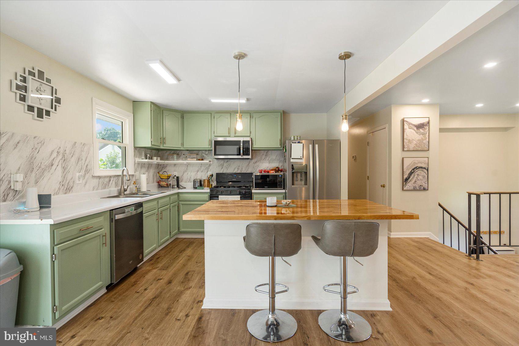 GOLDEN TREE - Residential