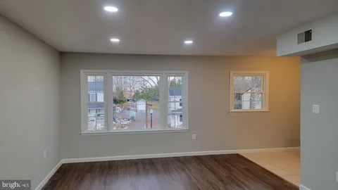 9207 Douglas Street Unit 209, Manassas, VA MLS: VAMN2007960