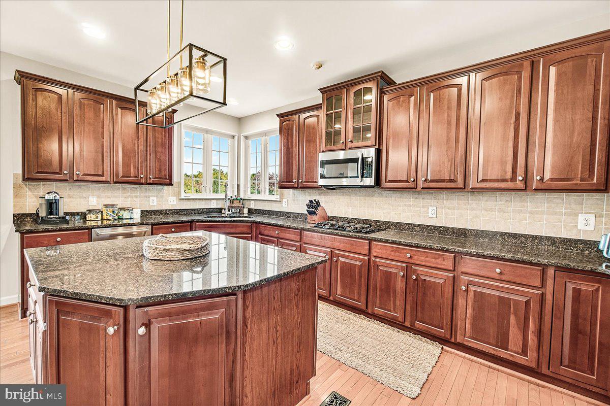 ADAMSTOWN COMMONS - Residential