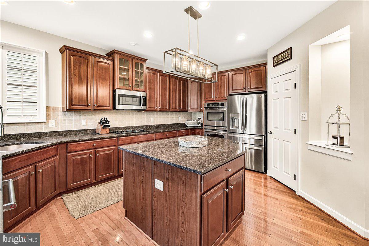 ADAMSTOWN COMMONS - Residential